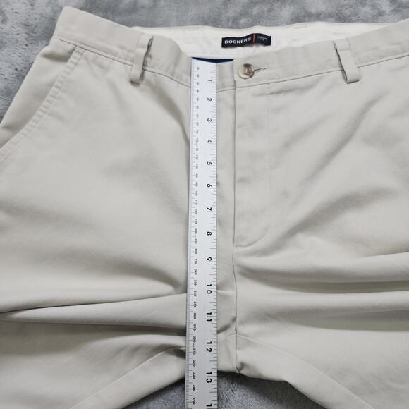 Dockers Pants Mens Size 36 x 30 Beige Khaki Classic Fit Pleated Stretch Office - Picture 6 of 11